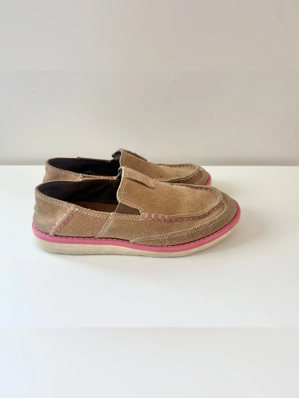Ariat Sz 1 Girls Cruiser Shoes Slip On Light Brown with Pink Accents